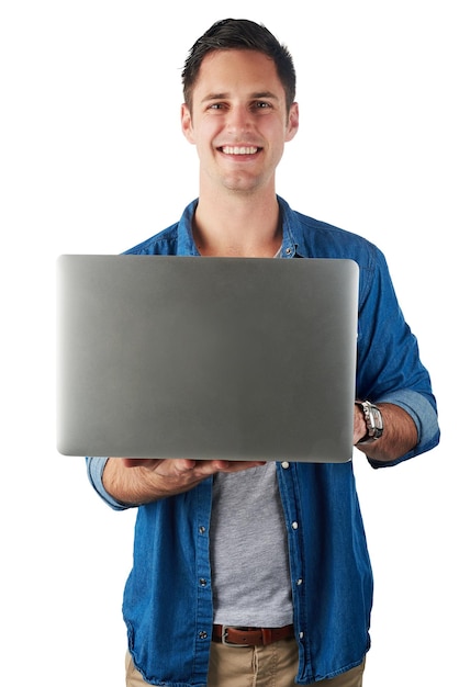 Il emmène sa programmation partout Portrait en studio d'un beau jeune homme tenant un ordinateur portable isolé sur blanc