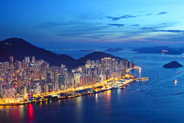 L'île de Hong Kong la nuit