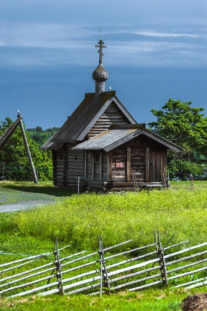 L'île de Kizhi Russie Architecture religieuse en bois antique Paysage d'été