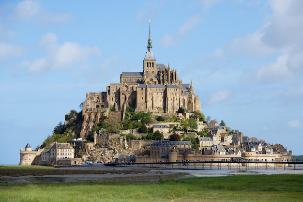 L'île de marée du Mont Saint Michel située en France à la limite entre la Normandie et la Bretagne France