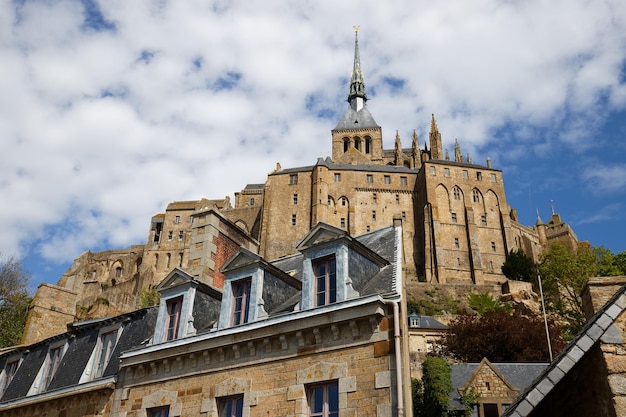 L'île de marée du Mont Saint Michel située en France à la limite entre la Normandie et la Bretagne France