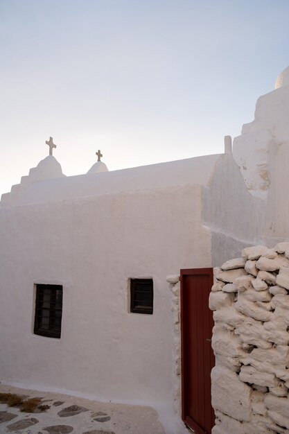 L'île de Mykonos célèbre ancienne église Panagia Paraportiani au lever du soleil Cyclades Grèce