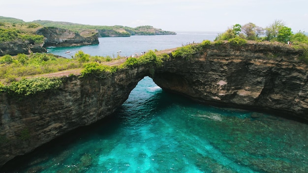 L'île de Nusa Penida Bali plage brisée destination touristique populaire voyage en Indonésie