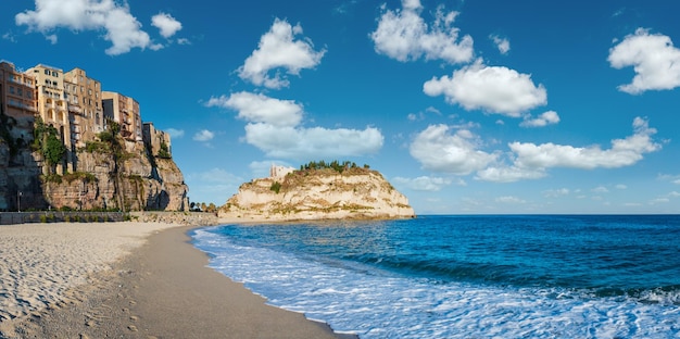 L'île de Santa Maria Tropea Calabre Italie