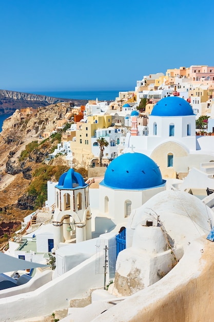 L'île de Santorin en Grèce.. Vue panoramique sur la ville d'Oia. Paysage urbain grec