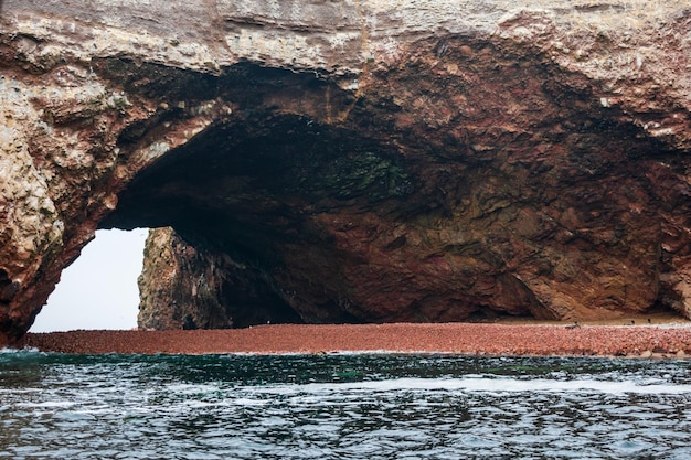 Les îles Ballestas dans l'océan Pacifique Paracas dans la province de Pisco - Pérou