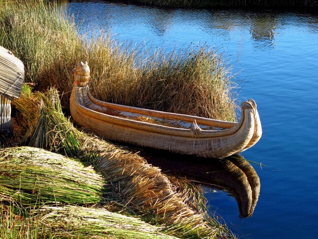 Photo Îles flottantes uros sur le lac titicaca dans les andes au pérou et en bolivie