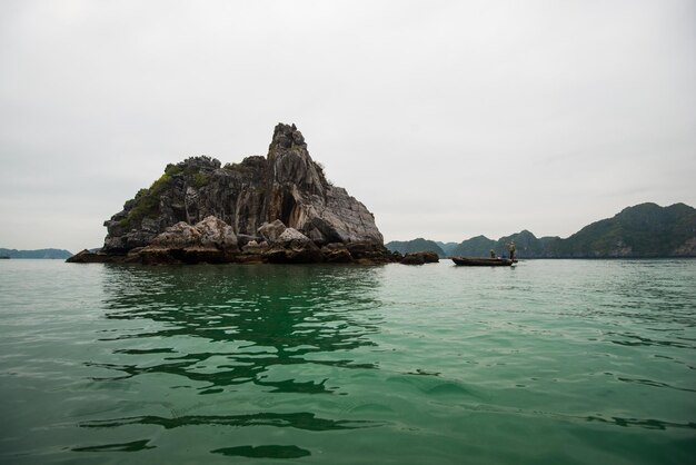 Îles d'Halong au Vietnam