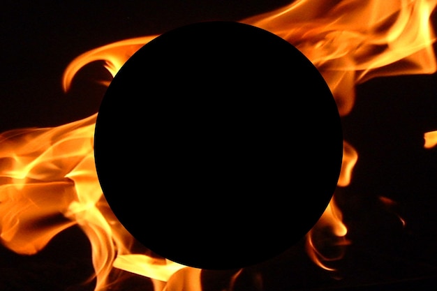 Illustration abstraite d'un fond de logo de feu avec un cercle noir