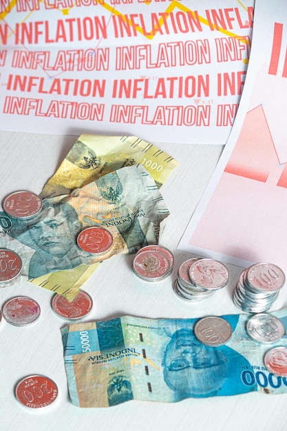 illustration de l'inflation avec des pièces et du papier
