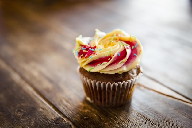 Image 4K d'un cupcake sucré et de bon goût avec du chocolat et des pépites