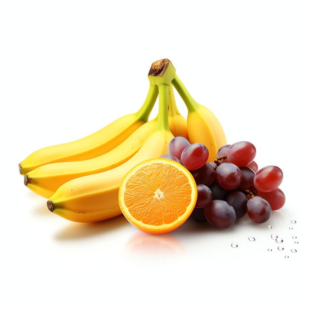 image d'une banane orange et de raisins sur fond blanc
