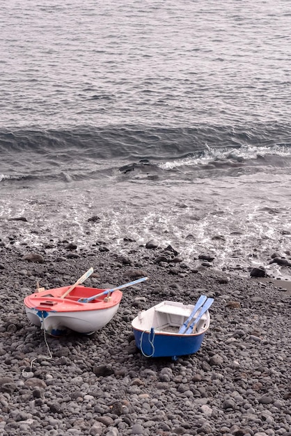 Une image d'un bateau de couleur