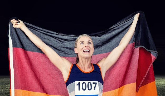 Image composée d'athlète posant avec le drapeau allemand après la victoire
