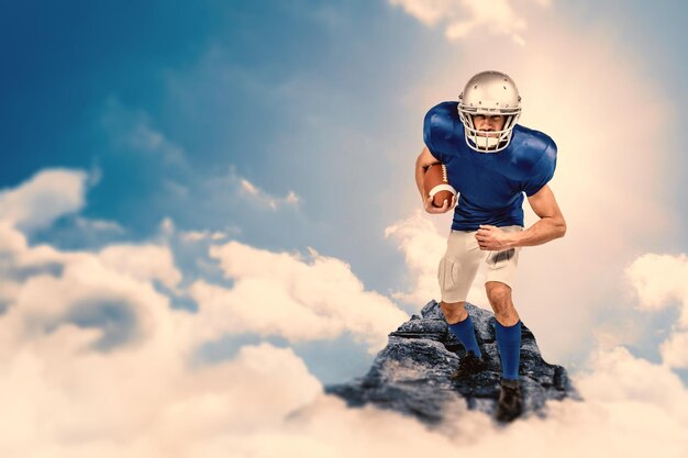 Image composée de joueur de football américain de portrait tenant la boule