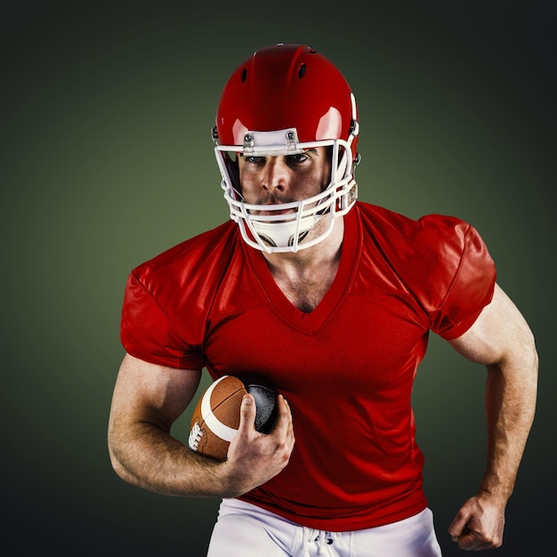 Image composite du joueur de football américain holding ball