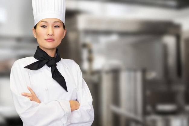 Image Composite Du Portrait D'une Femme Cuisinière Confiante Dans La Cuisine