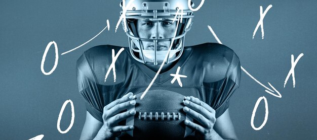 Image composite du portrait en gros plan d'un joueur de football américain confiant tenant le ballon
