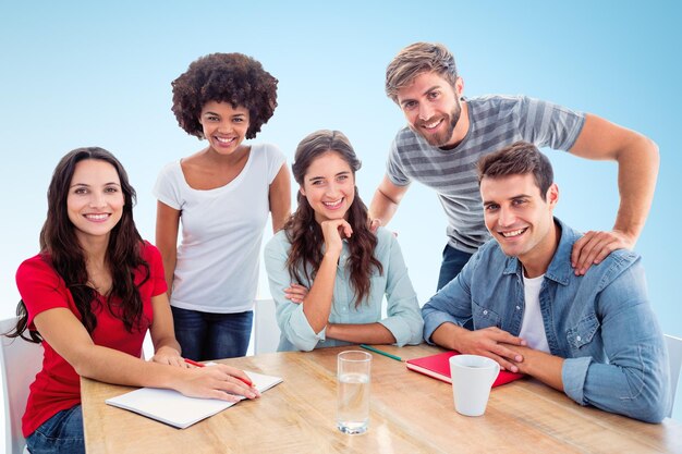 Image composite d'une équipe commerciale créative souriante regardant la caméra