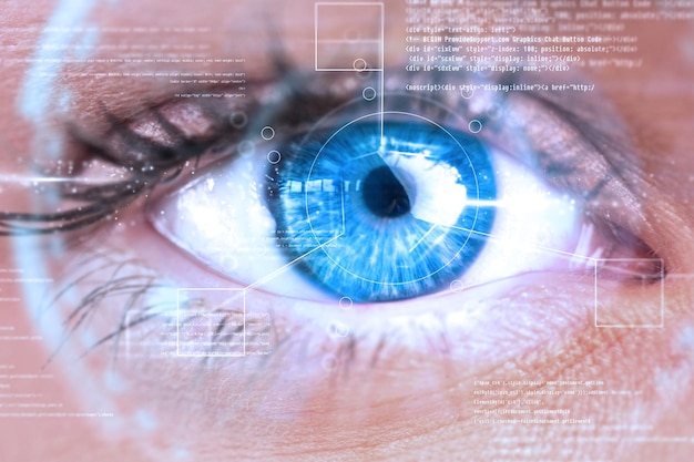 Image composite de gros plan de l'œil bleu femelle contre l'interface