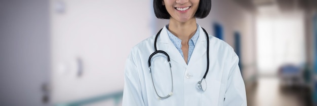 Image composite de médecin confiant debout sur fond gris