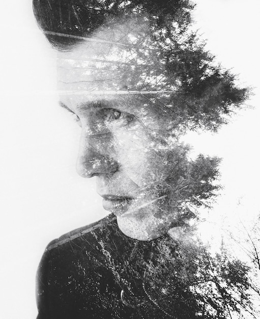 Image composite numérique de l'homme et des arbres