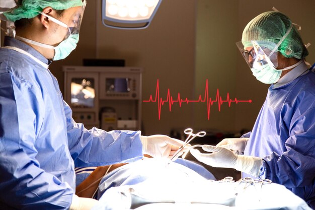 Photo image composite numérique d'un médecin opérant un patient à l'hôpital