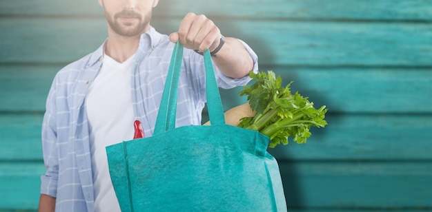 Photo image composite de la section médiane de l'homme tenant un sac avec des légumes