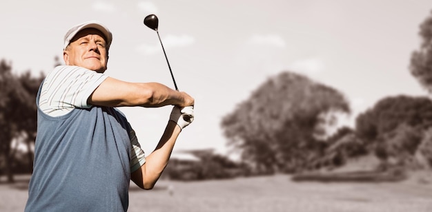 Image composite de vue d'un homme jouant au golf