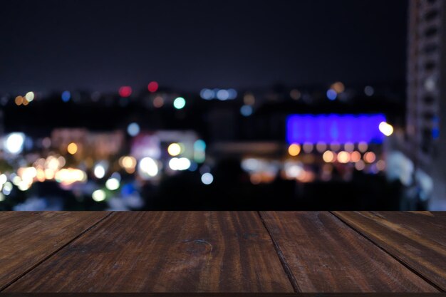 Image défocalisée de lumières éclairées la nuit