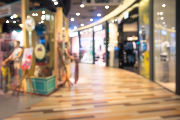 Photo image défocalisée de magasins éclairés dans un centre commercial