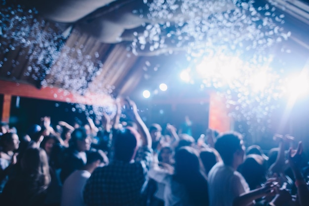 Image défoulée de la foule lors d'un concert de musique