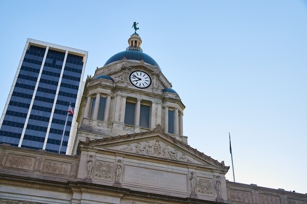 Image du palais de justice de Fort Wayne, Indiana au centre-ville