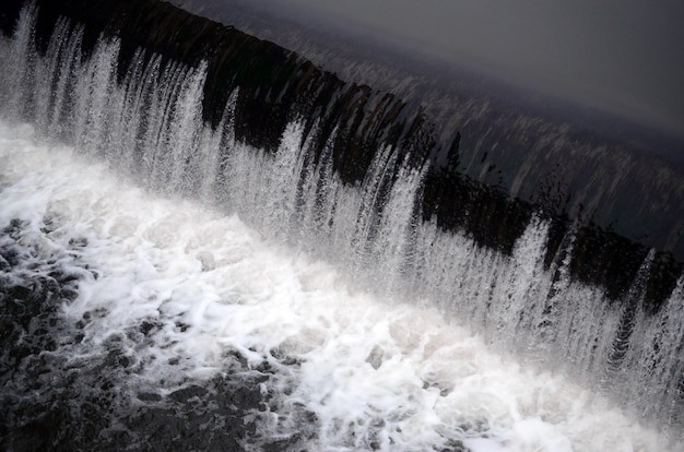 Une image de l&#39;eau qui coule