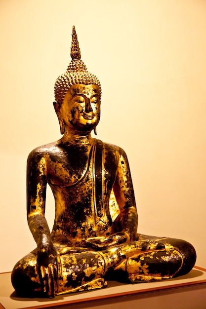 Image emblématique d'une figure de Bouddha classique