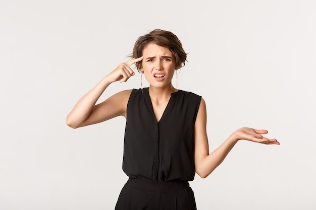 Image d'une femme frustrée gronder quelqu'un