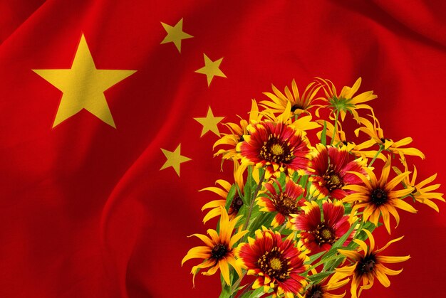 Photo image de fleurs festives sur le fond du drapeau de la chine