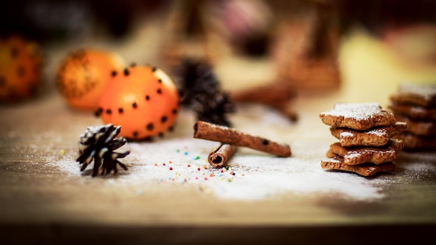 Photo image de fond de table de noël de cannelle sticksoranges et