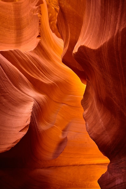 Image de l'intérieur d'un canyon orange