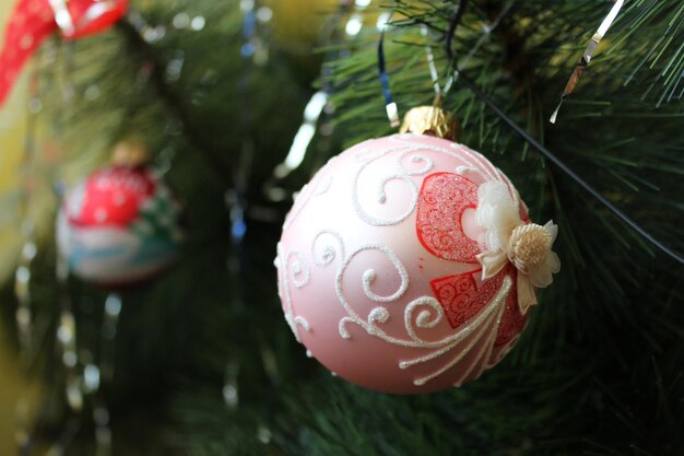 Image des jouets du Nouvel An sur l'arbre