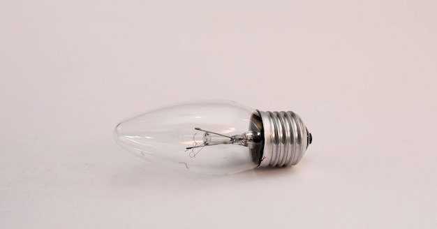 Image d'une lampe à incandescence avec un filament brûlé