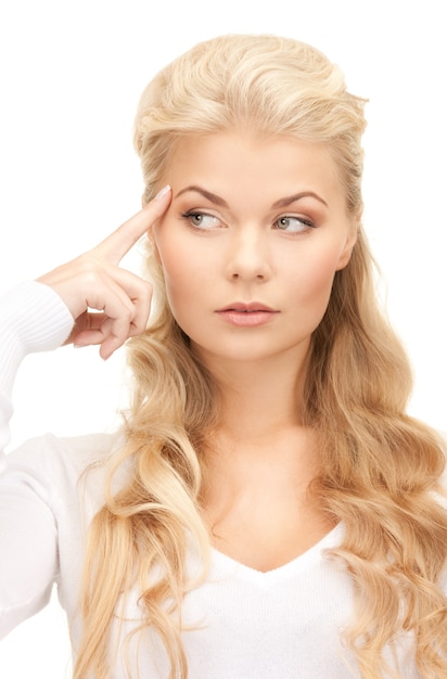 Photo image lumineuse d'une femme d'affaires pensive sur blanc