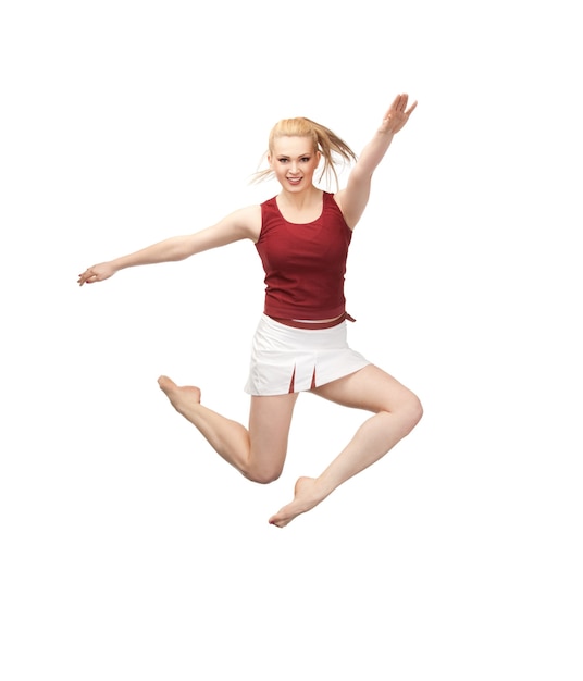 image lumineuse d'une fille sportive sautant heureuse