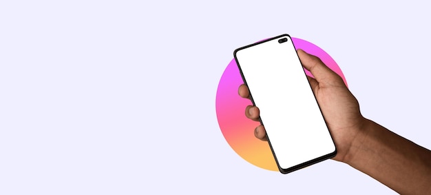 Image maquette de smartphone avec écran vide dans la main noire