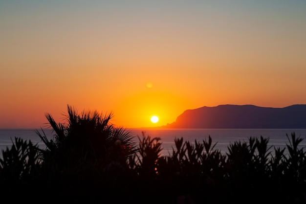 Image panoramique Le lever du soleil sur la baie paradisiaque de la mer Méditerranée près de Scopello