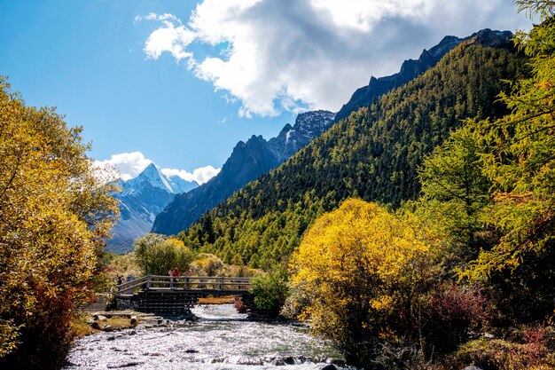 Image de paysage naturel, Snow Mountain à Daocheng Yading, Sichuan, Chine.