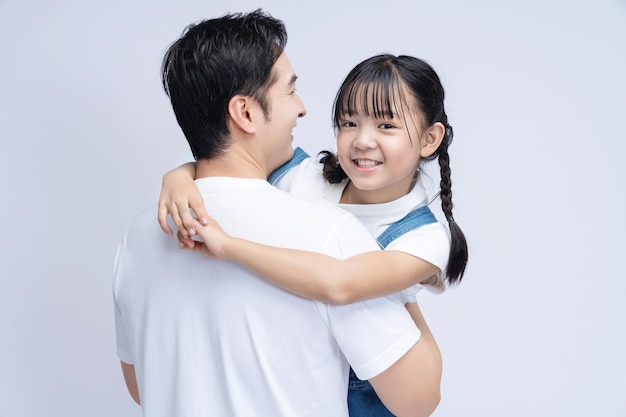 Image d'un père et d'une fille asiatiques en arrière-plan