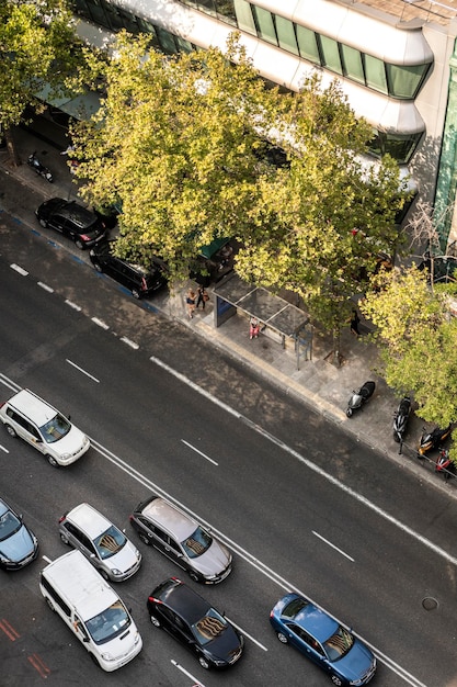 Image en plongée d'une rue centrale d'une rue de Madrid