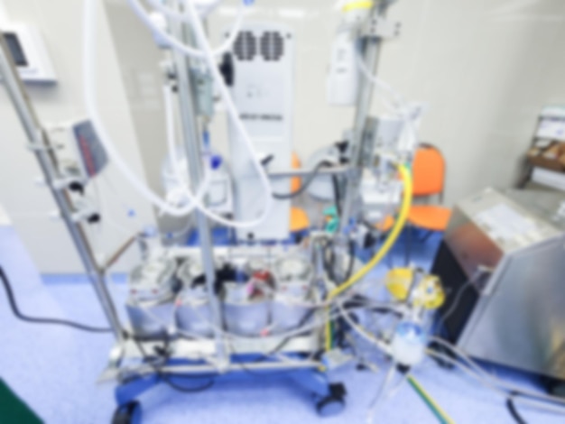 Images floues de l'équipement de la salle d'opération et de l'hôpital