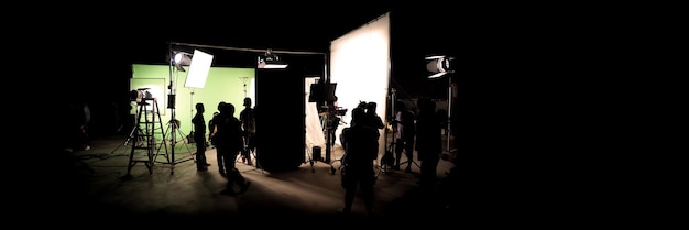 Images de silhouette de la production vidéo dans les coulisses